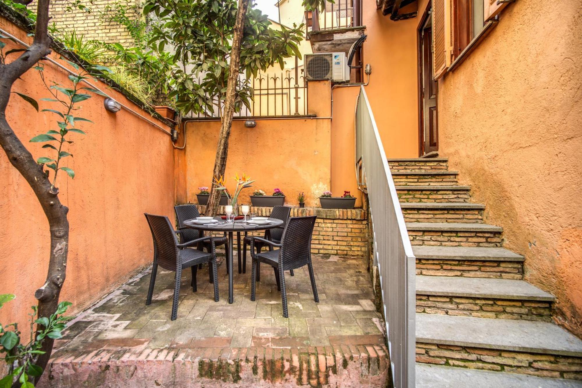 Tritone House Affittacamere 4*